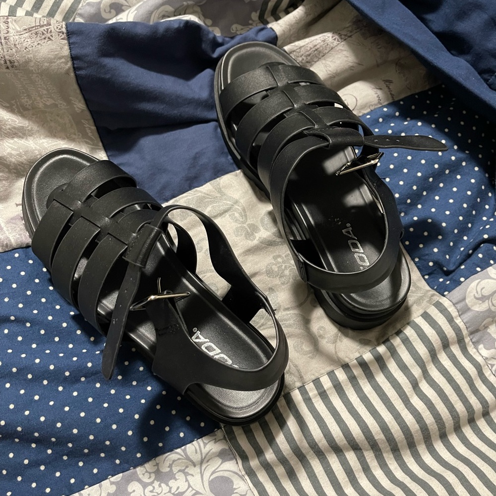 SODA gladiator sandals